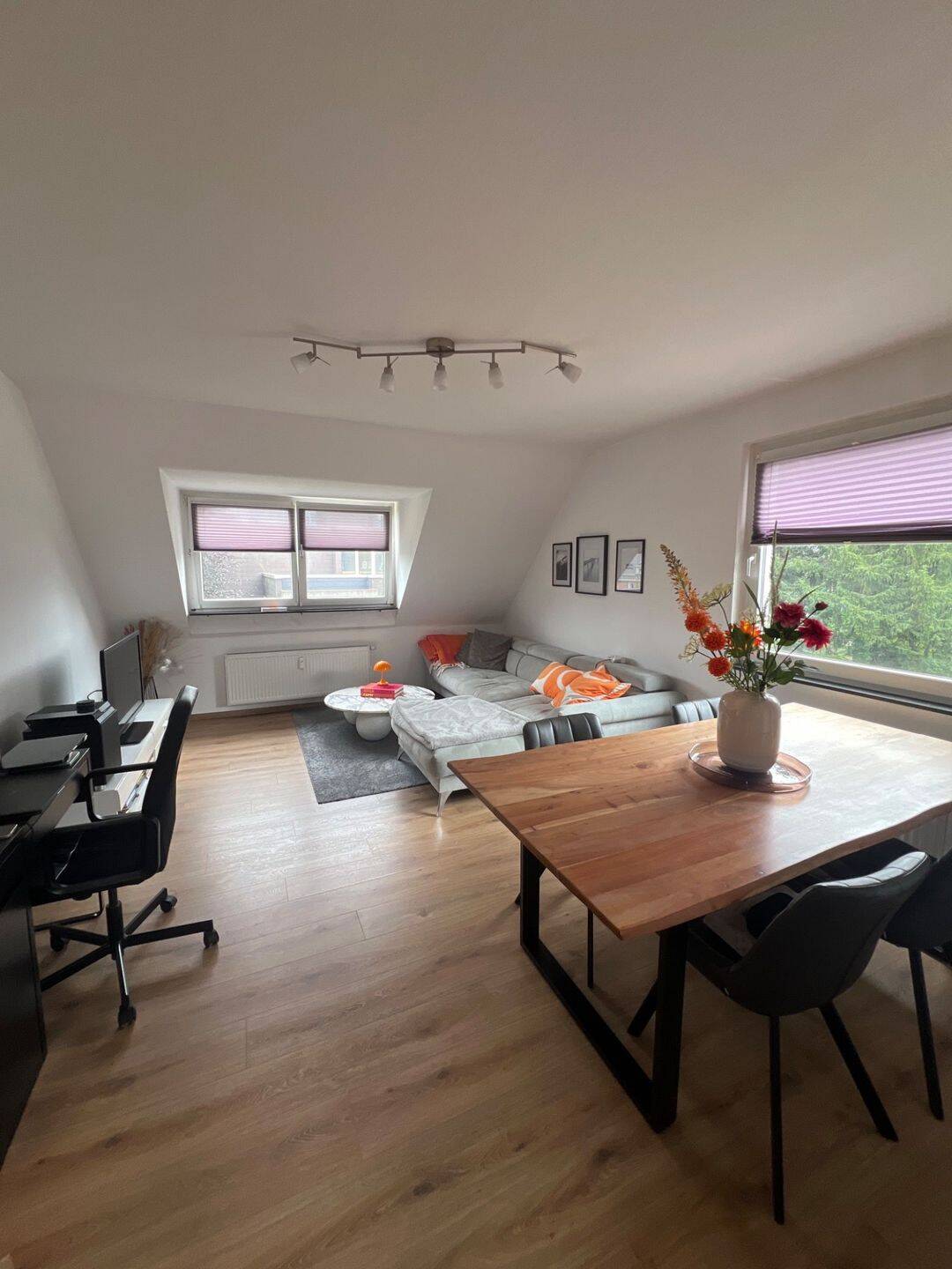 Helle Dachgeschoss-2-Zimmer-Wohnung mit viel Tageslicht in Köln, 51061 Köln (Mülheim Dünnwald Flittard Höhenhaus Stammheim)