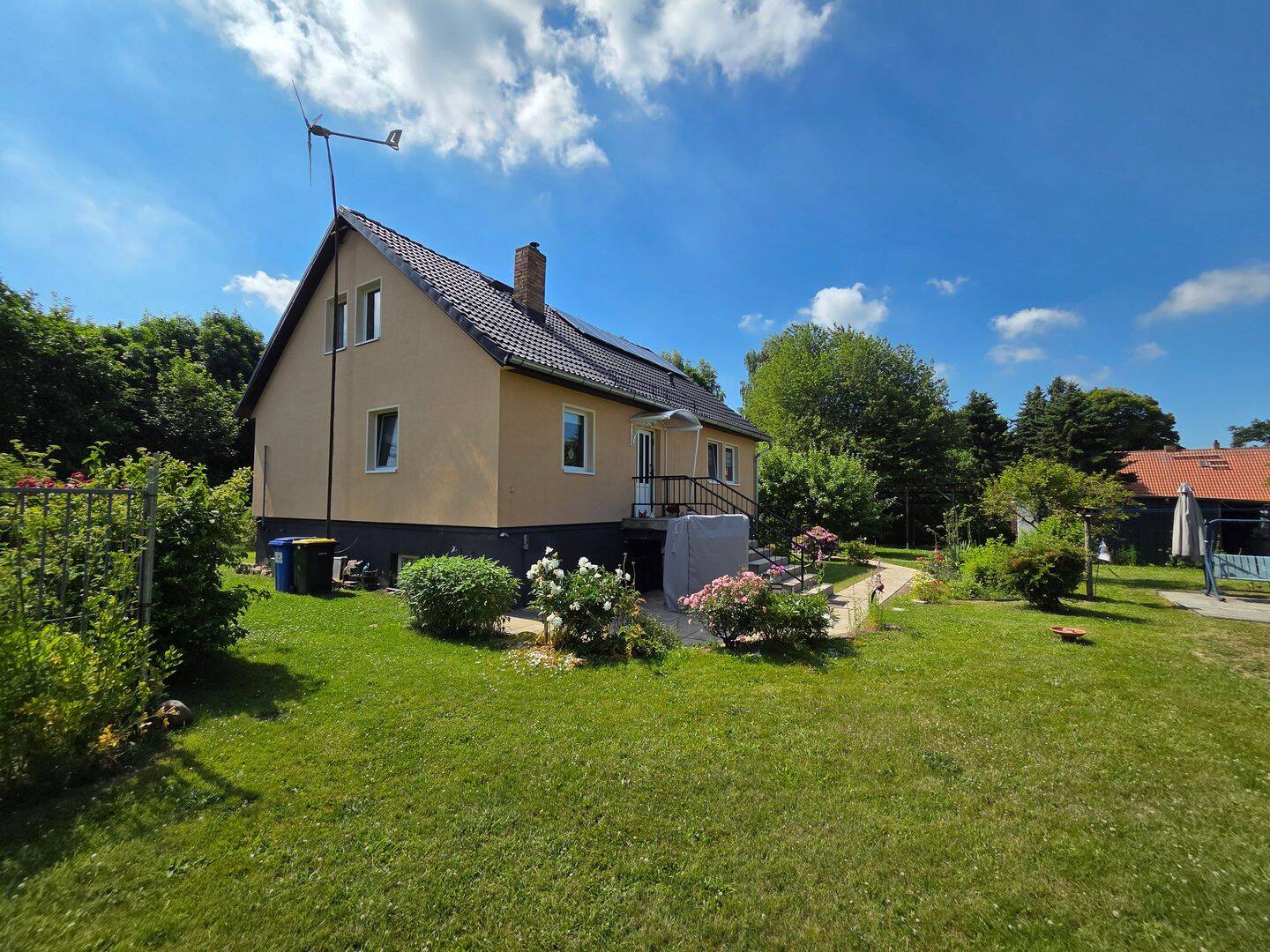 ruhig gelegenes EFH mit 1291m² Grundstück, Keller, Kamin, PV-Anlage, Doppelgarage und Ausbaureserve, 17159 Dargun