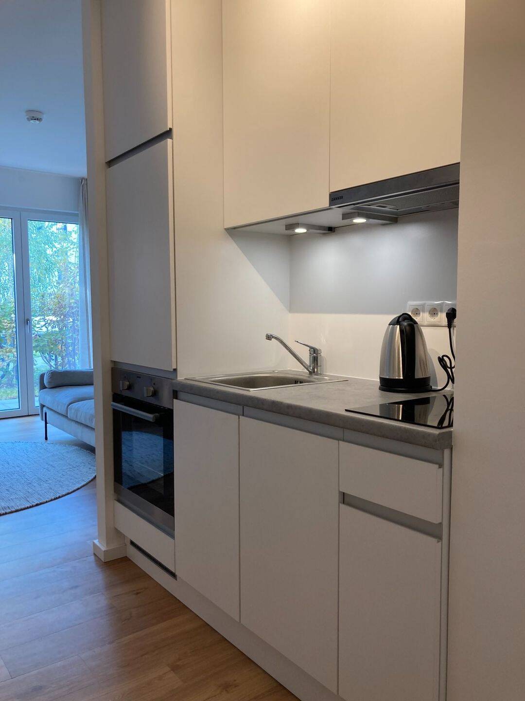 Kompakte vollmöblierte 1-Zimmer-Wohnung mit Balkon und Fußbodenheizung in Schönefeld, 12529 Schönefeld