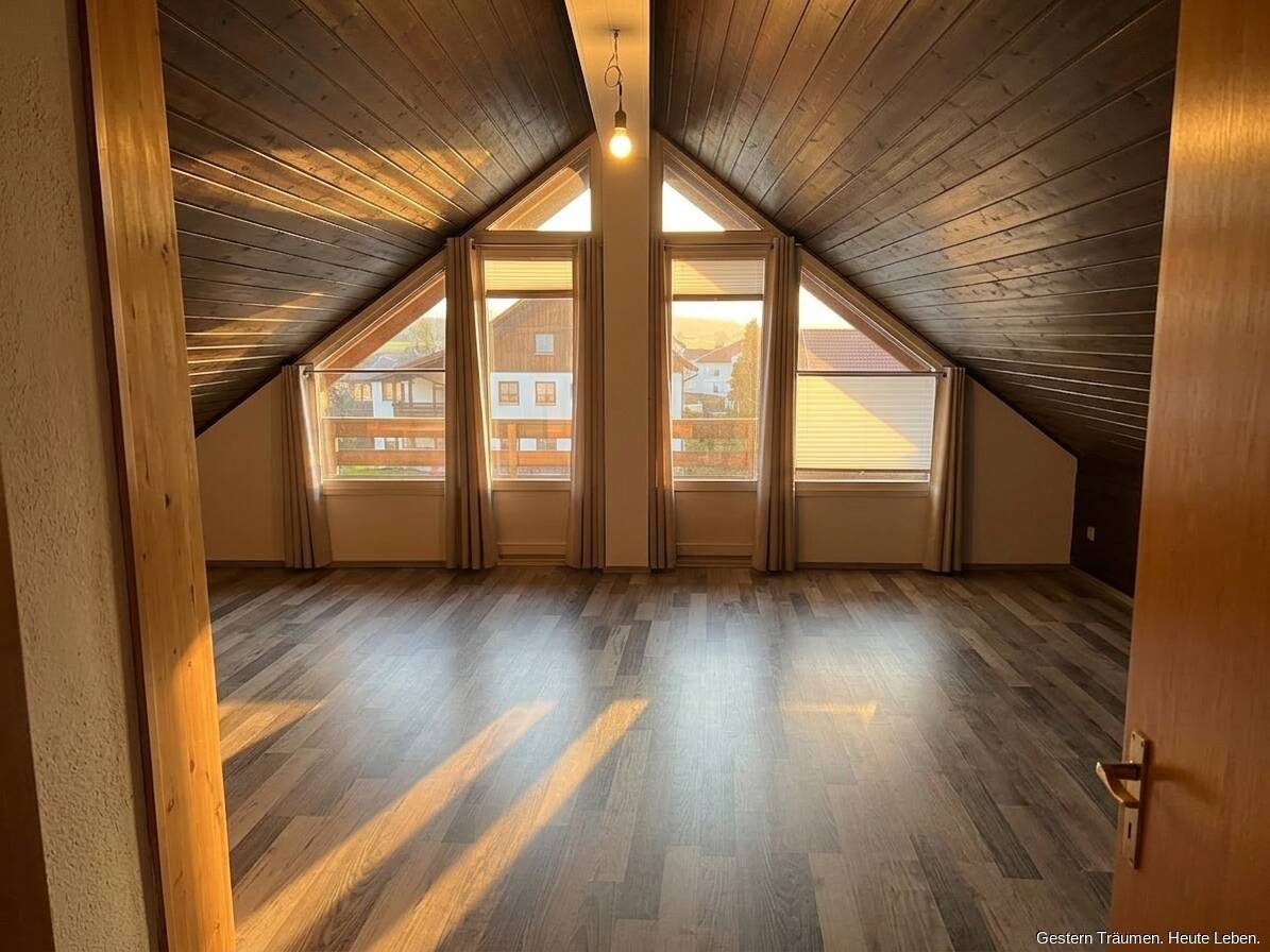 Maisonette-Wohnung mit 3 Balkonen, 5 Zimmern und 2 Bäder in Neustadt zu verkaufen, 79822 Titisee-Neustadt