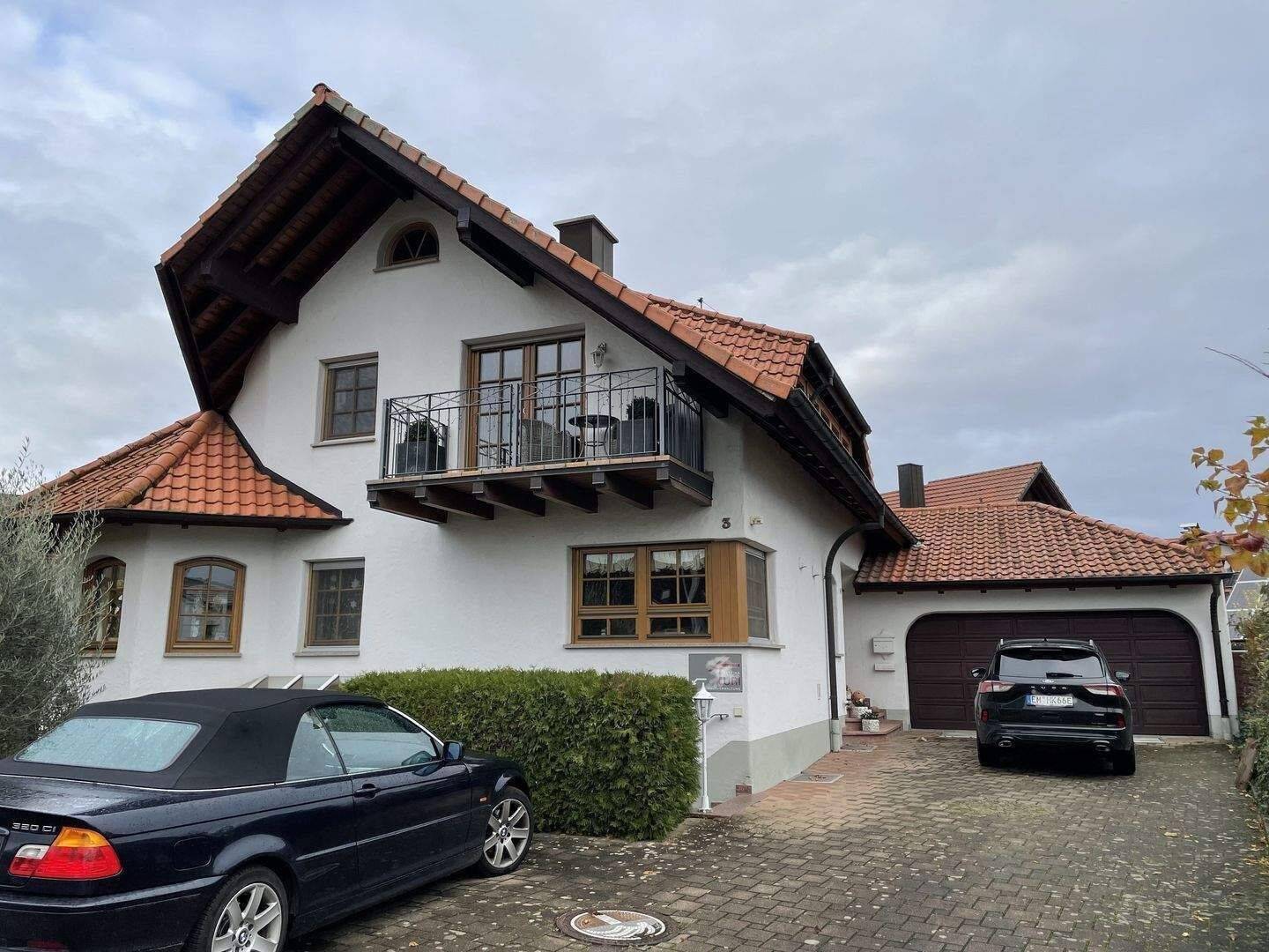Sehr gepflegtes Einfamilienhaus mit Einliegerwohnung, Doppelgarage, PKW-Stellplätzen und Garten, 79346 Endingen am Kaiserstuhl