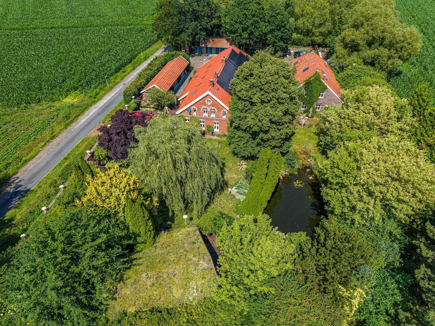 Repräsentatives Ausnahmeanwesen mit ehemaliger Kampfkunstschule, 26670 Uplengen