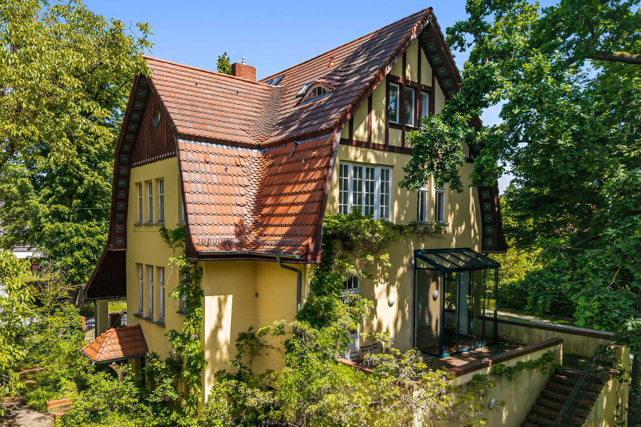Baukunst von 1912 – beeindruckendes Altbaujuwel in absoluter Toplage von Finkenkrug mit Bauplatz, 14612 Falkensee