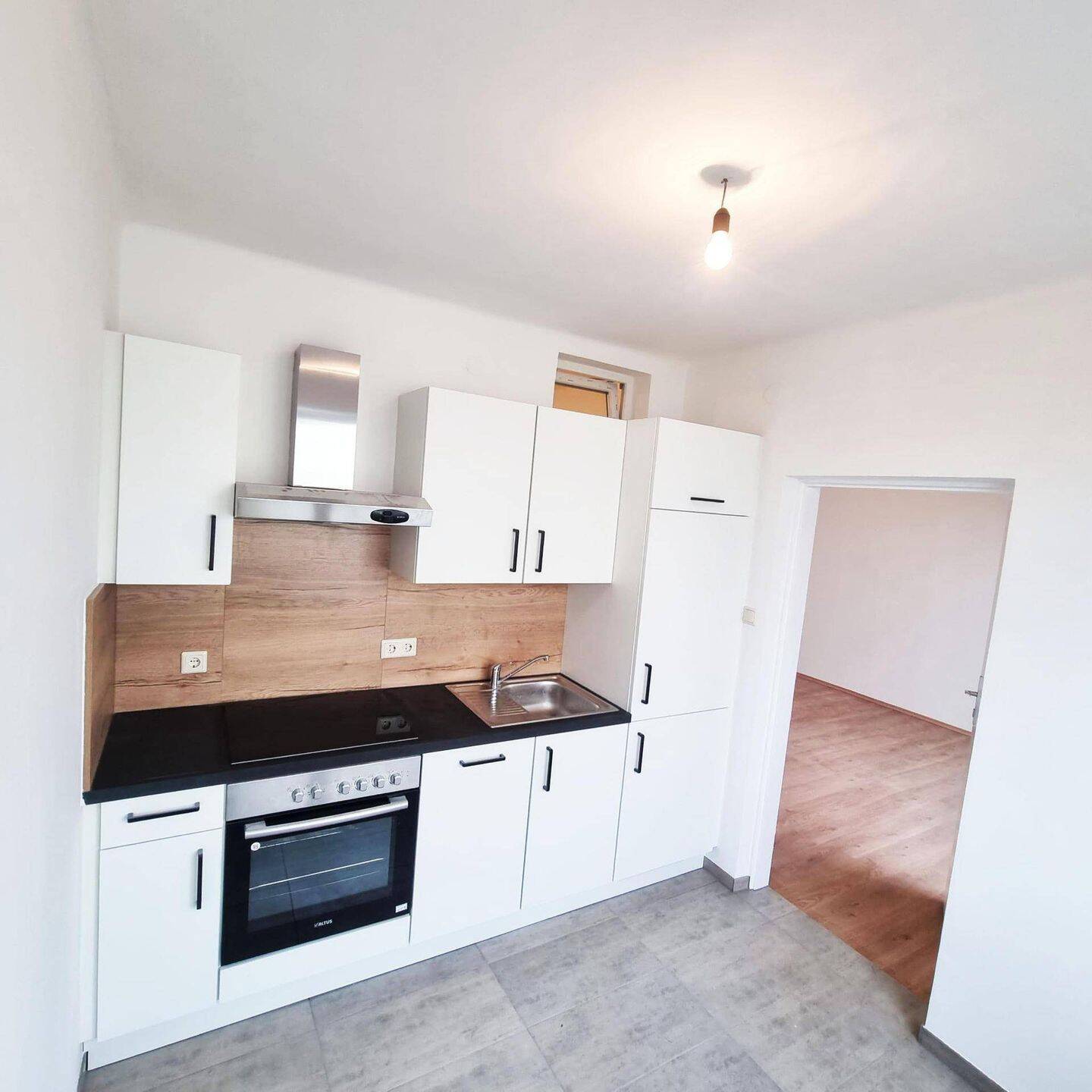 Neu renovierte 1,5-Zimmer-Wohnung mit Einbauküche und Balkon, 81371 München (Sendling Thalk. Obersendl.-Forsten-Fürstenr.-Solln)