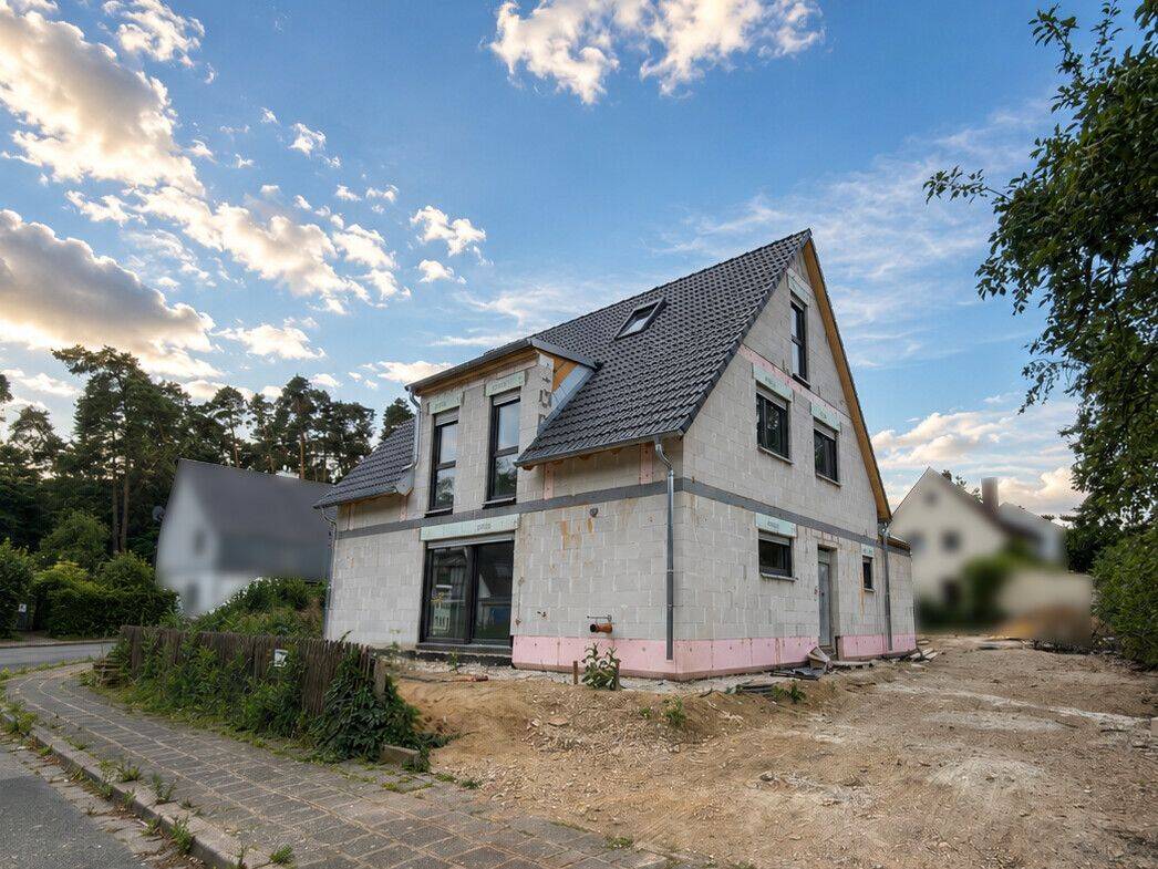 Exklusive Neubau Doppelhaushälfte in Stein OT Deutenbach, 90547 Stein