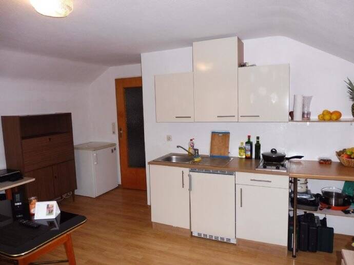 1-Zimmer-Apartment im DG+Bad (Dusch, Waschbecken, WC)ruhig und hell in Weißenburg, ohne Makler, 91781 Weißenburg i. Bay.