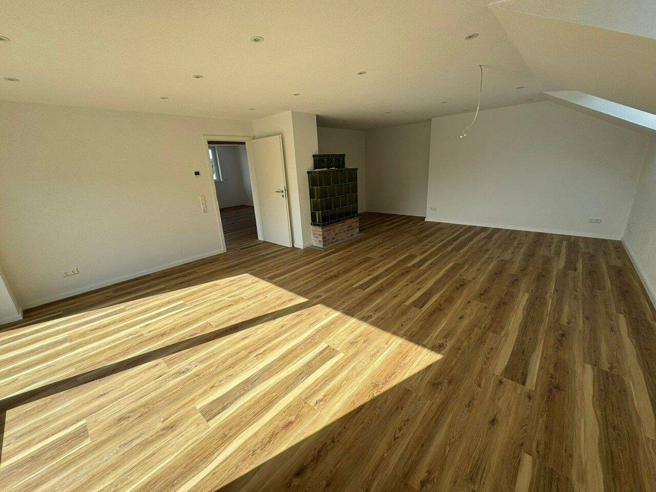 Moderne, frisch sanierte 2-Zimmer-DG-Wohnung im Herzen von Badenweiler, 79410 Badenweiler