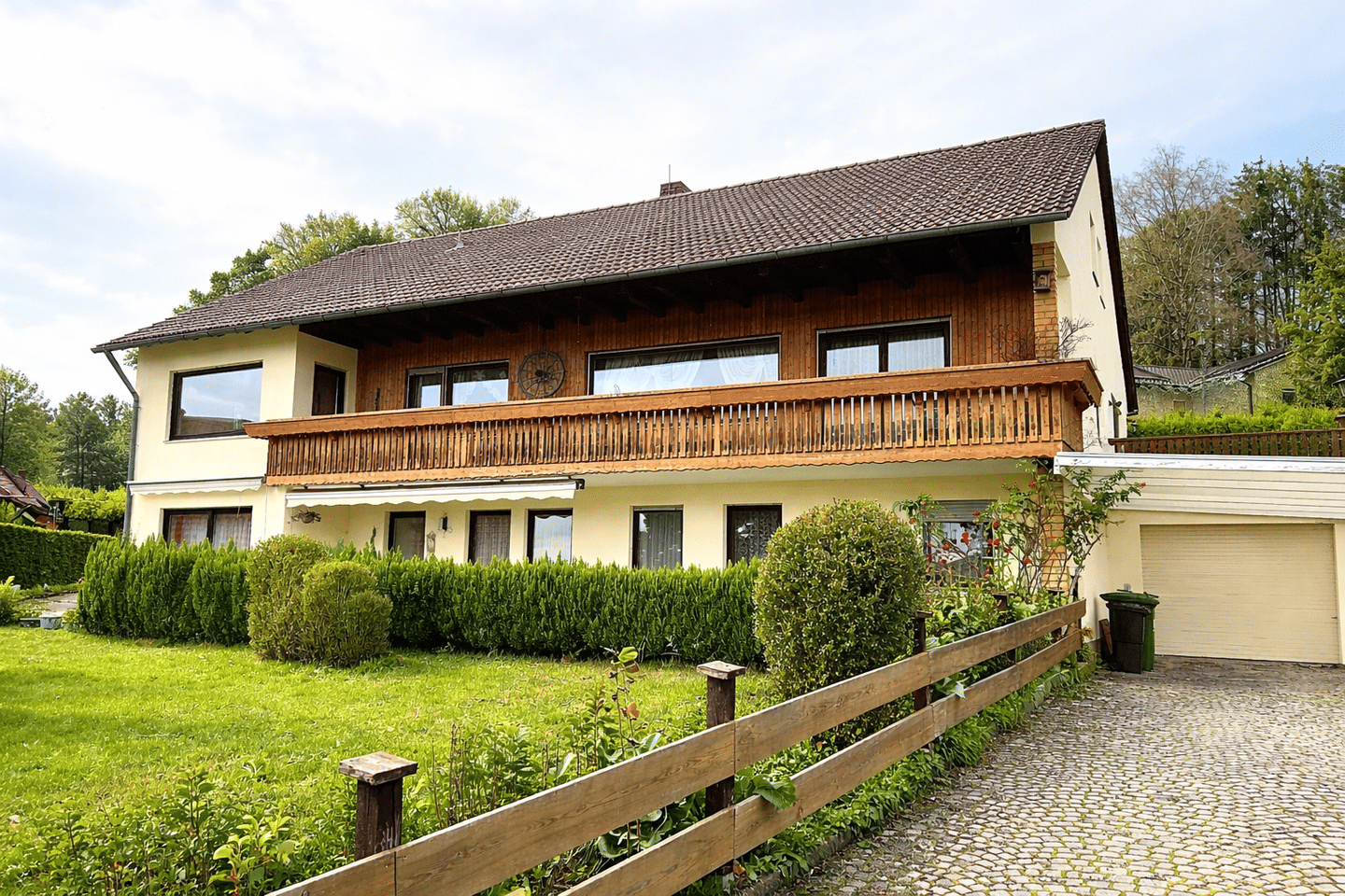 Großes Haus, Ideal für Familien mit Platzbedarf, mit 235 m² Wohnfläche und 977 Grundstück, mit Garage, 91244 Reichenschwand