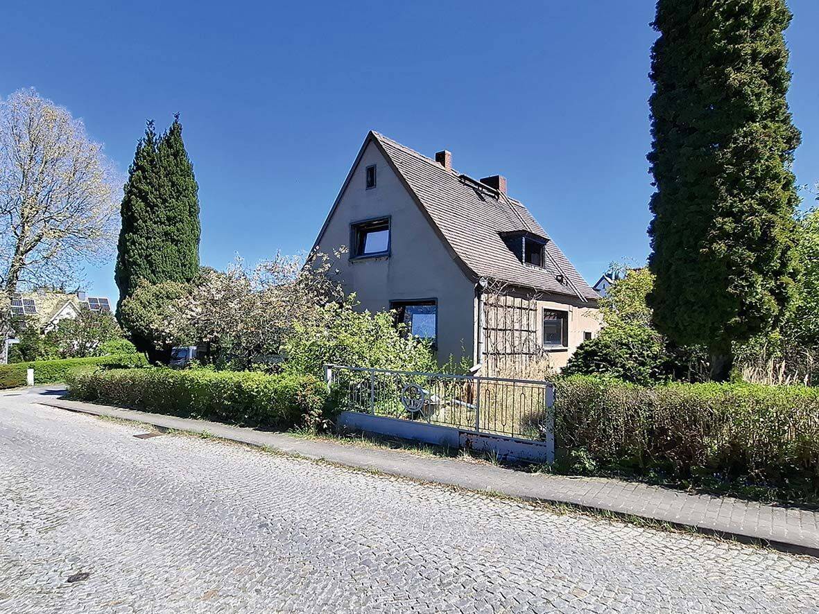Einfamilienhaus mit Nebengelass und großem Garten in gefragter Wohnlage, 6712 Zeitz