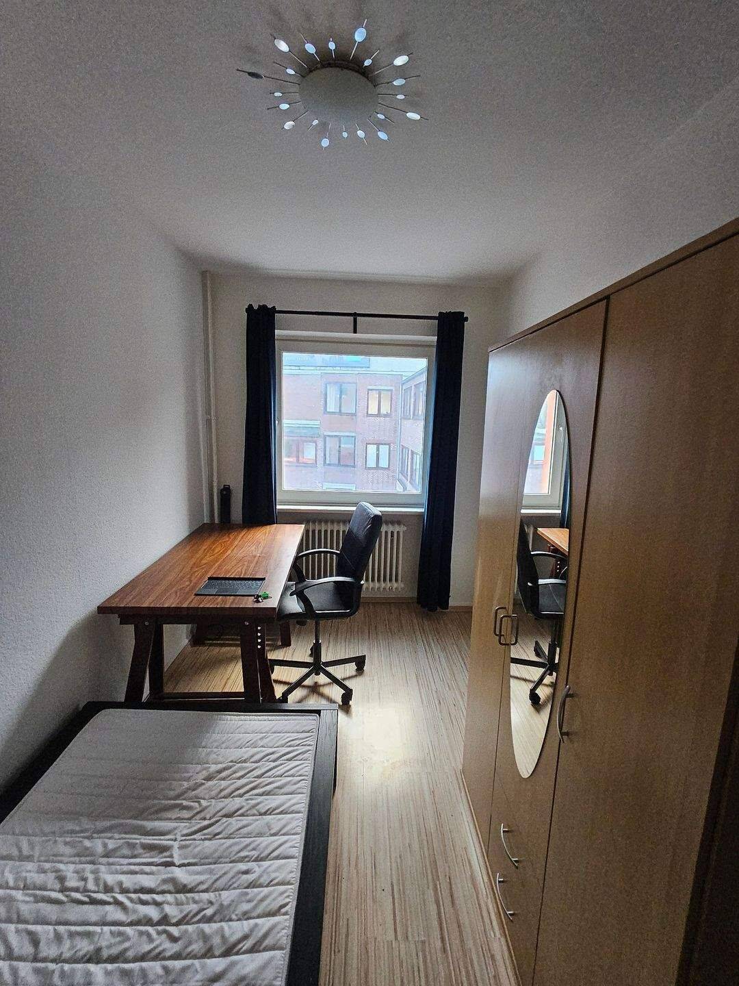 Möbliertes WG-Zimmer zentral in Harburg, 21073 Hamburg (Harburg Eißendorf Heimfeld Wilstorf)