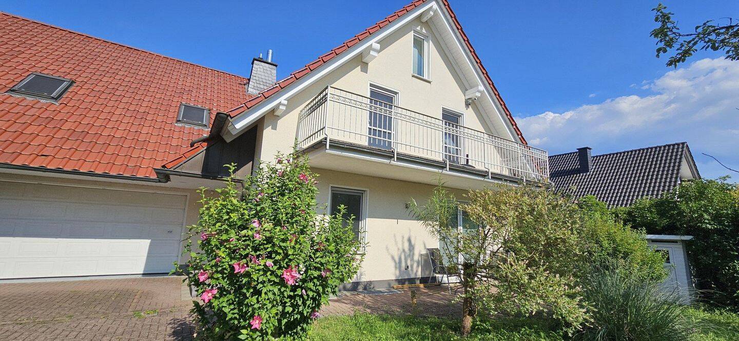EFH / großer Hausteil mit EBK, Kamin, 2 Terrassen und traumhaftem Garten in direkter Seenähe ??, 59519 Möhnesee