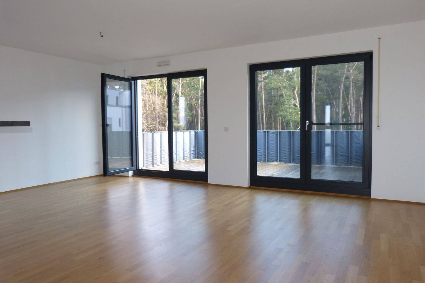 Fürth-Oberfürberg: helle, moderne und äußerst attraktive 4-Zimmer-Eigentumswohnung mit hochwertiger Einbauküche und einem großen und sonnigen Balkon, 90768 Fürth