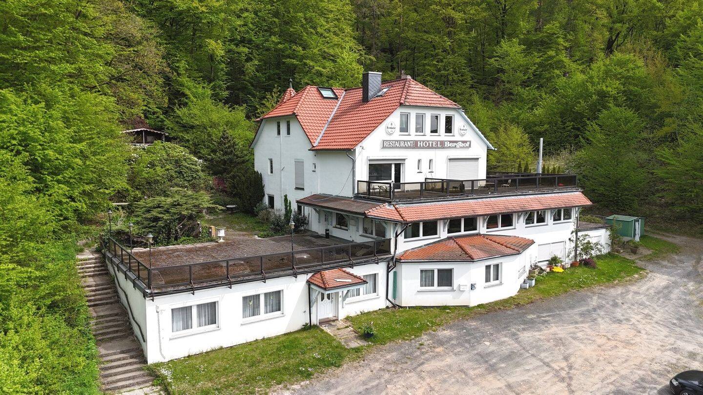 Gasthof/Hotel in exponierter Lage am Waldrand von Wesertal-Oedelsheim, 34399 Wesertal