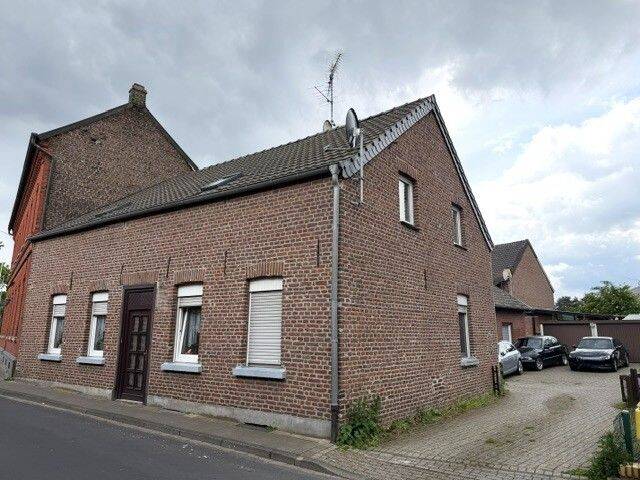 Dreifamilienhaus in Leuth: zentrale Lage, drei Garagen, vielseitig nutzbar, 41334 Nettetal