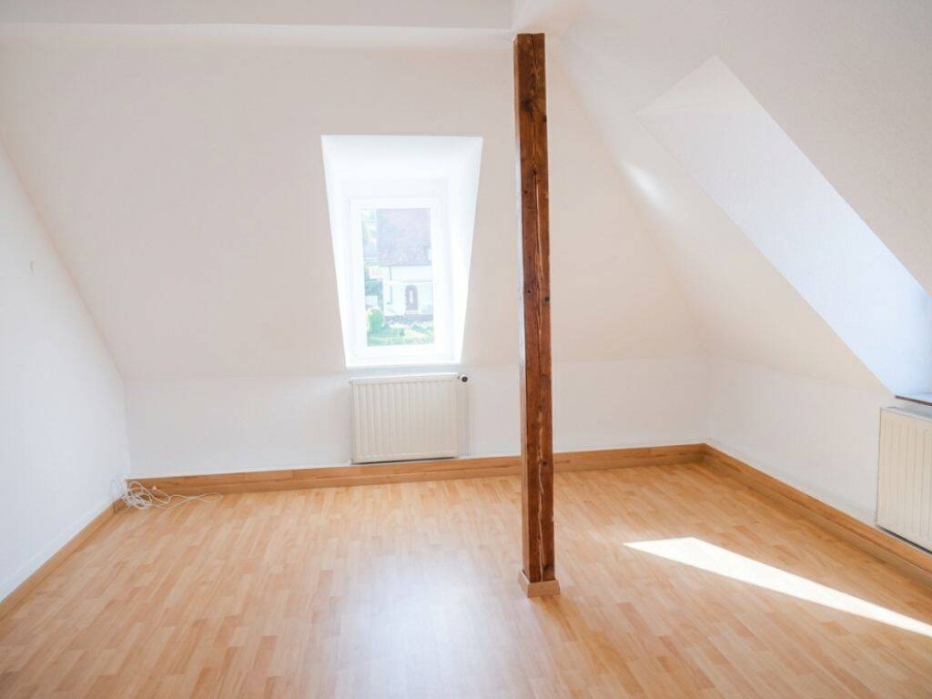 helle 3-Zimmer-Dachgeschosswohnung mit Stellplatz in Bad Kissingen-Garitz, 97688 Bad Kissingen