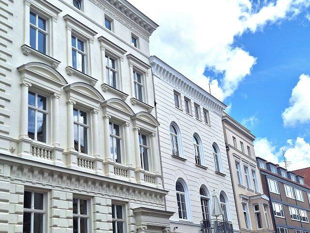 Imposantes Wohn- & Geschäftshaus mit 7 WE (6 frei verfügbar) und 1 GE in bester Altstadtlage!, 23552 Lübeck (Innenstadt)