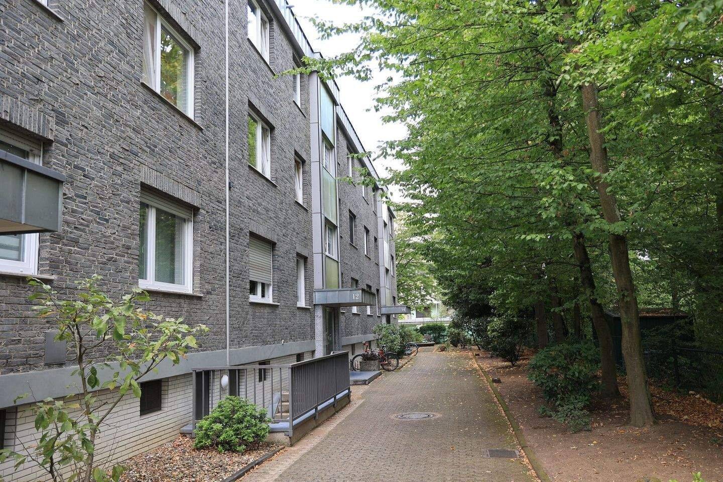 Großenbaum, Erdgeschos mit Balkon und Garage, gepflegtes Haus, 47269 Duisburg (Großenbaum Rahm)