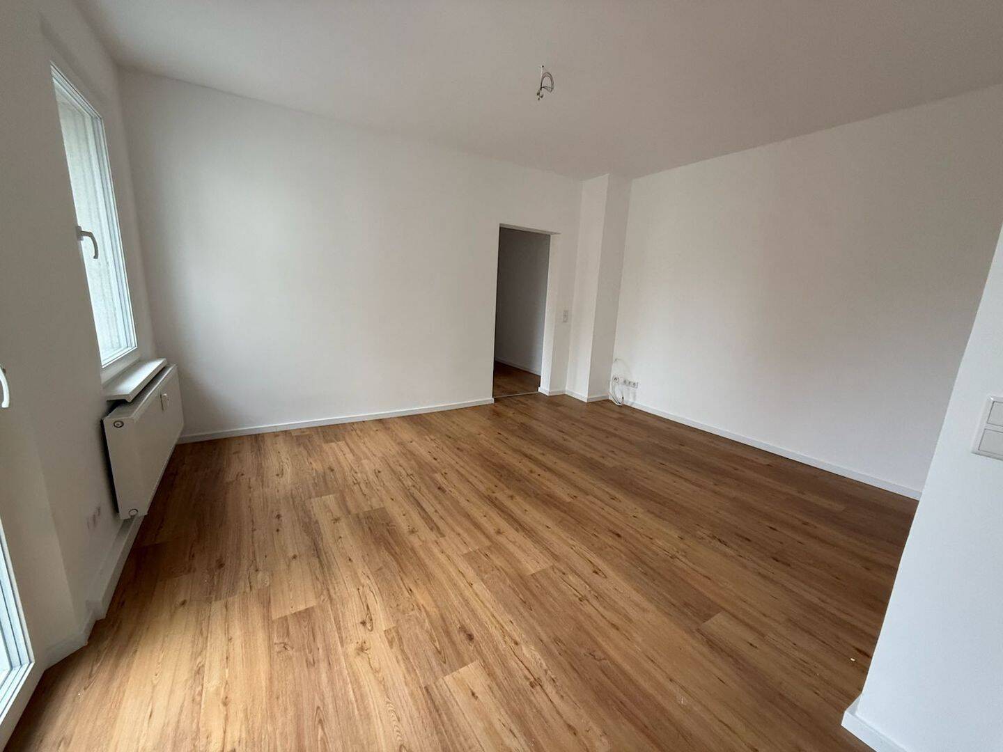 Helle 2-Zi.-Whg. im Erdgeschoss mit Einbauküche und Balkon, 90762 Fürth (Innenstadt)