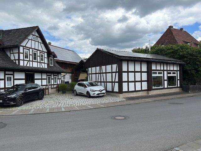 Individuelles Einfamilienhaus mit Nebengebäude in Weitramsdorf, 96450 Coburg