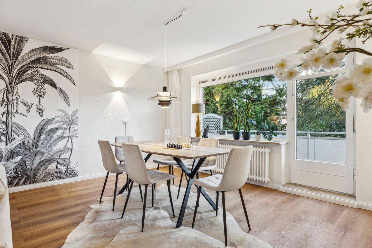 Von Privat: Erstbezug nach Sanierung – stilvolle 3-Zi.-Wohnung mit 2 Balkonen, 82166 Gräfelfing
