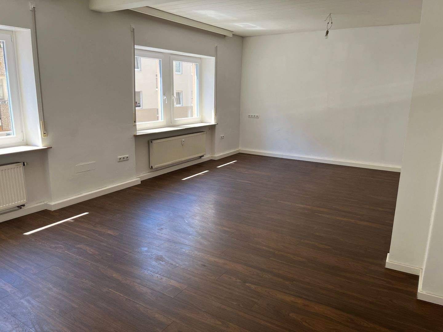 Nürnberg-Steinbühl – Großzügige 3 Zimmer-Wohnung mit Balkon im 1. OG in einer Seitenstraße, 90443 Nürnberg