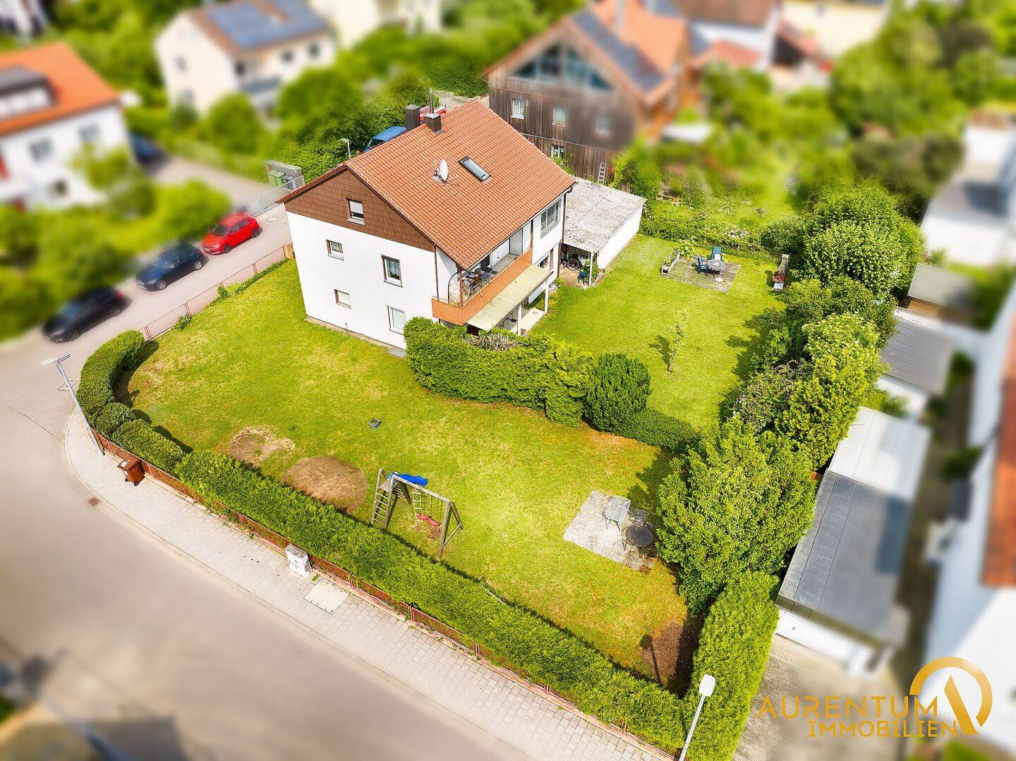 Freistehendes Zwei-/Dreifamilienhaus mit 996 m² Grundstück & großem Garten, 93059 Regensburg