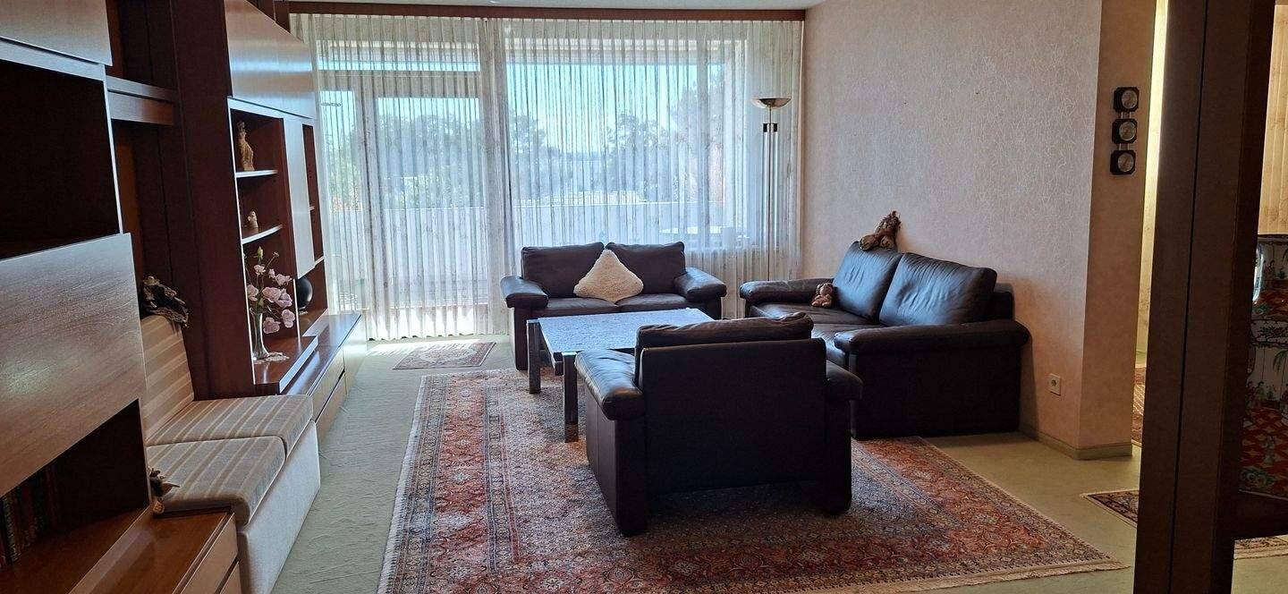 Repräsentative 3- bis 4-Zimmer-Wohnung in idyllischer, aber verkehrsgünstiger Lage., 90431 Nürnberg