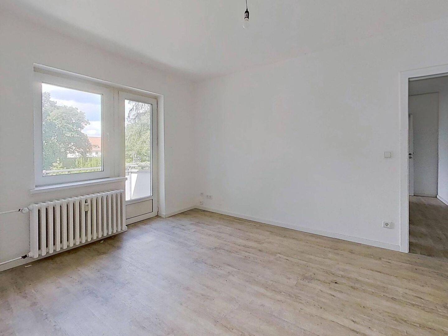 ERSTBEZUG NACH SANIERUNG: Gemütliche 2-Zimmer-Wohnung mit Balkon!, 33647 Bielefeld (Brackwede Senne Ummeln)