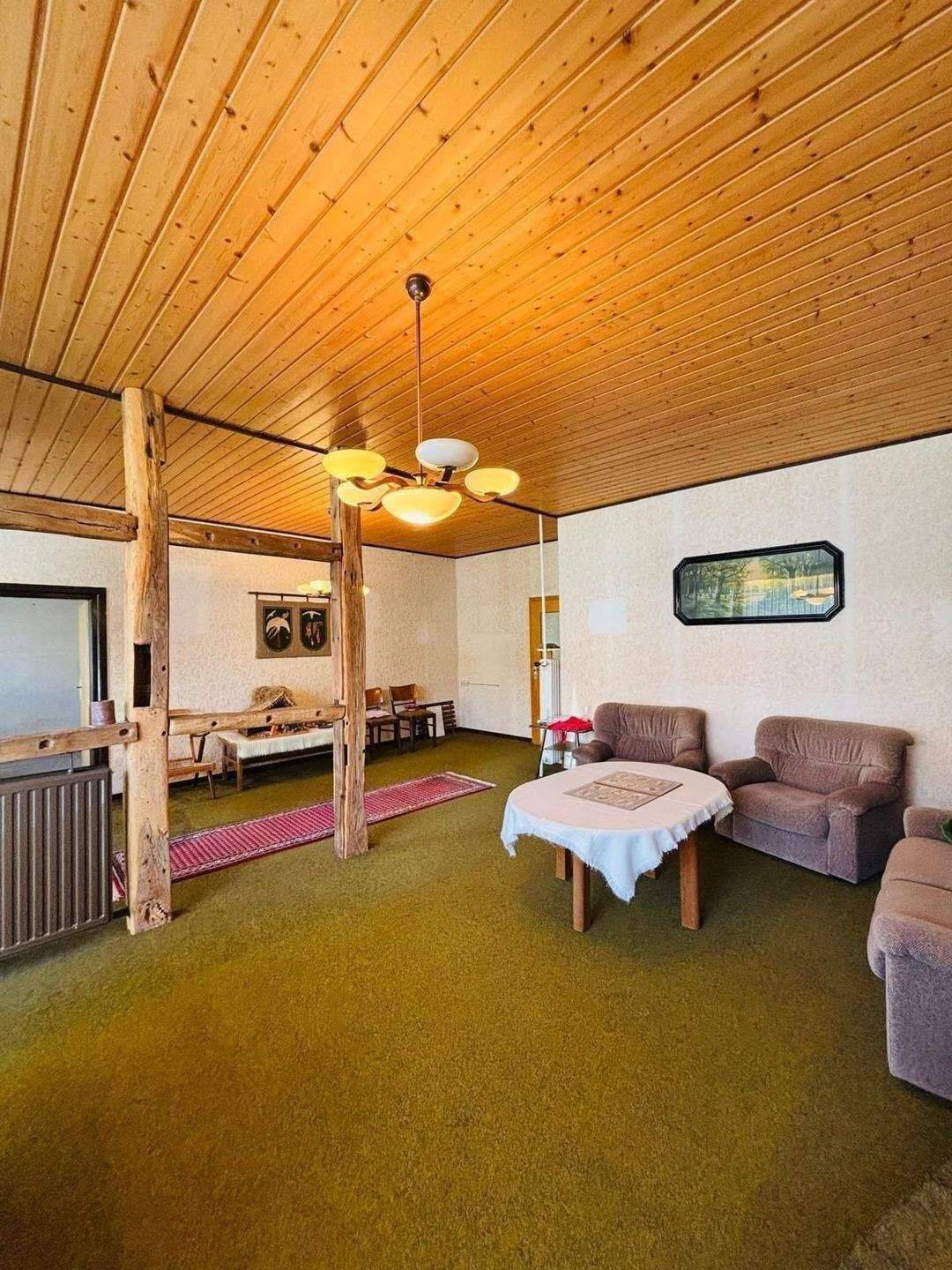 Großzügiges Familienhaus mit 8 Zimmern, Nebengebäude und 1.055 m² Grundstück, 29693 Ahlden (Aller)