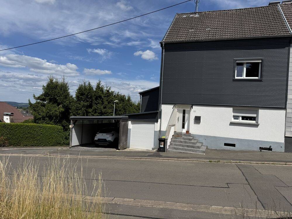 Quierschied-Göttelborn: Familiendomizil mit großer Dachterrasse ca.90 m² und einer ca. 156 m² Wfl., 66287 Quierschied