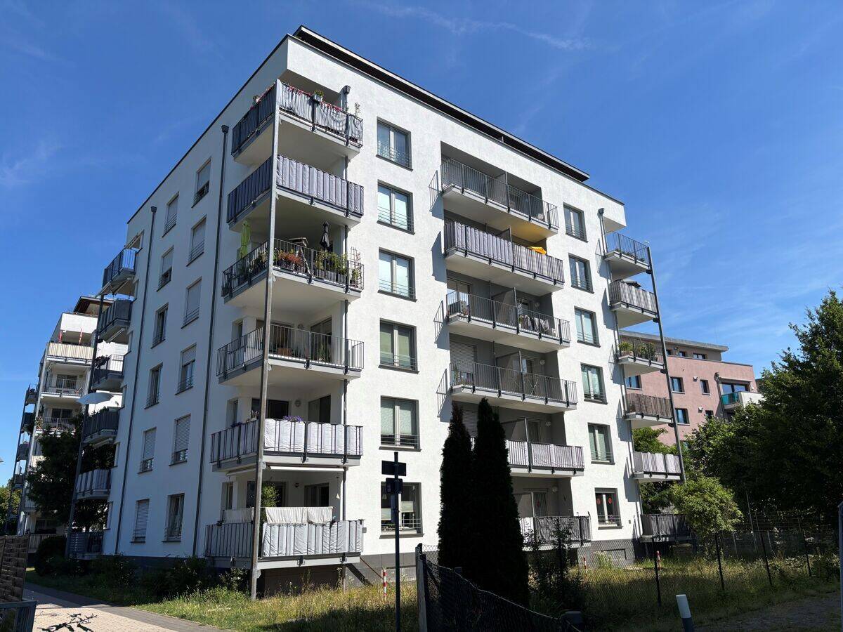 Einziehen und Wohlfühlen: Moderne 3-Zimmer-Wohnung mit zwei Balkonen, Klimaanlage und TG-Platz, 63071 Offenbach am Main (Offenbach am Main Tempelsee)