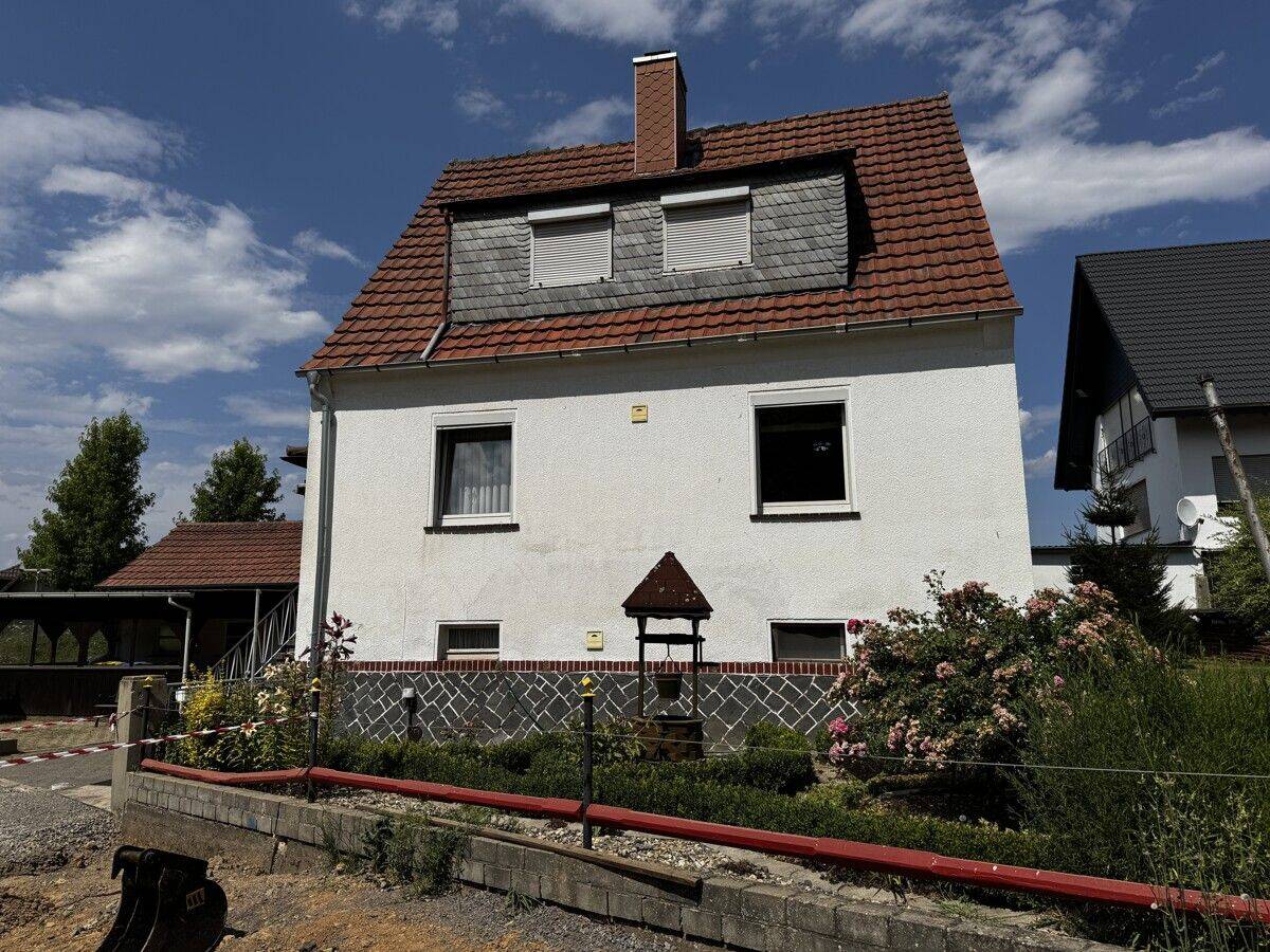 Großzügiges Einfamilienhaus mit Garage und Garten in Felsberg-Niedervorschütz, 34587 Felsberg