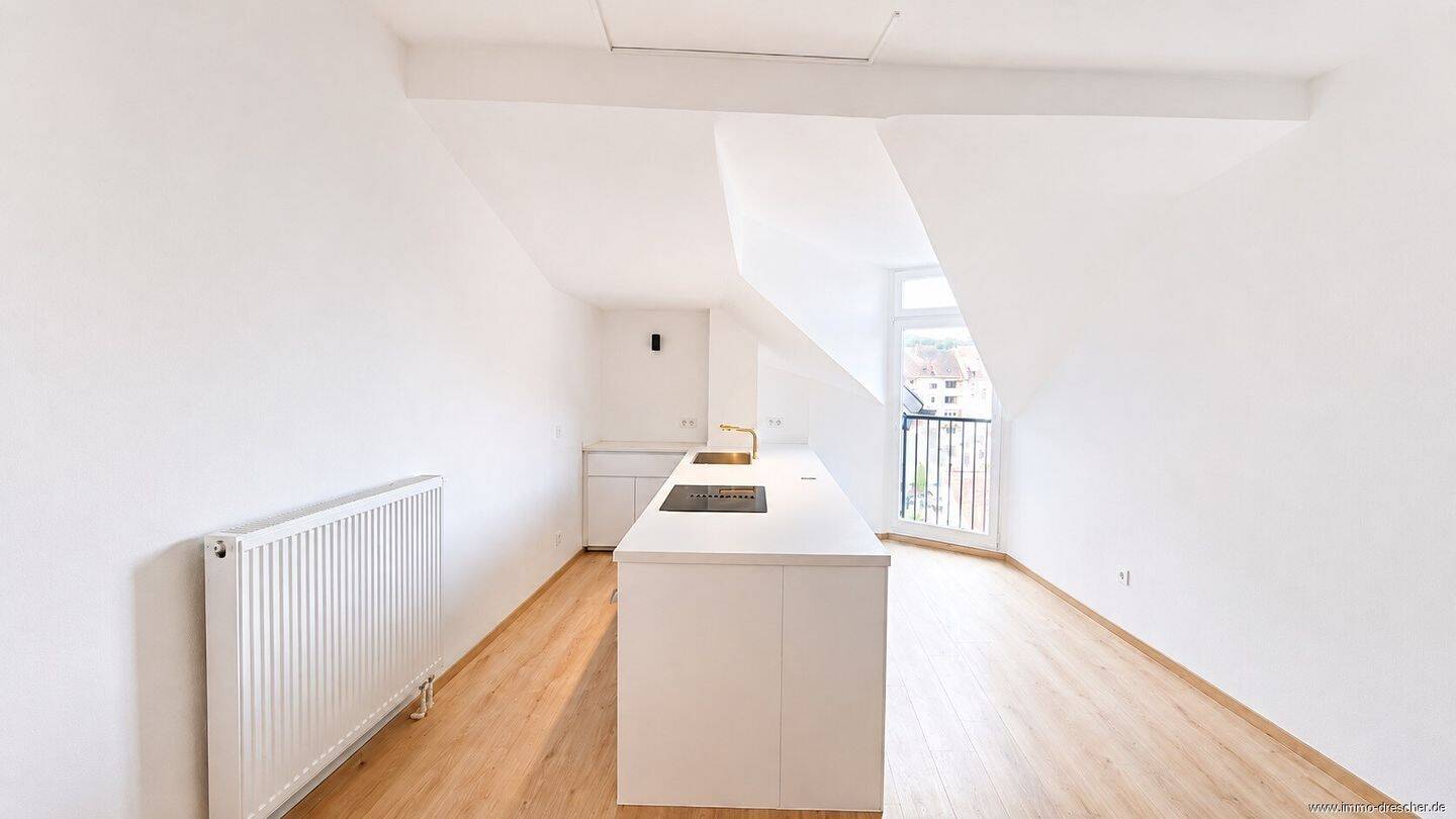 Neu renoviertes Dachgeschoss 3ZKB mit neuer Einbauküche in SB – CITY, 66121 Saarbrücken
