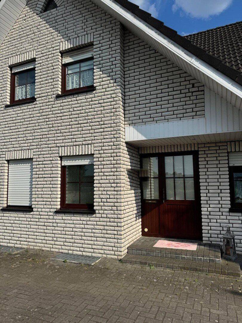 Freistehendes Zweifamilienhaus mit Bürotrakt und Garage, 49838 Lengerich