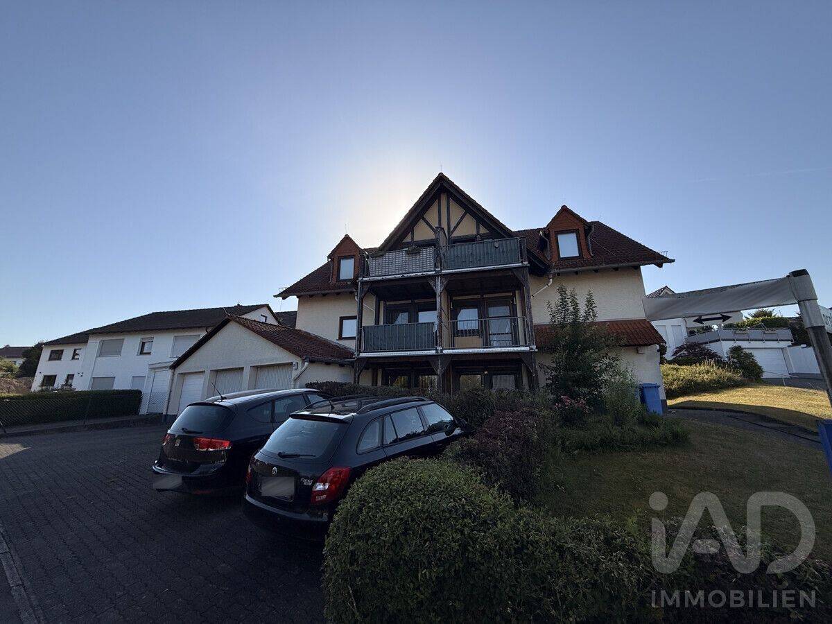 Vermietete 3-Zi-DG-Wohnung in Lohra: ca. 75m² Wohnfläche, Süd-Balkon & zwei Stellplätzen, 35102 Lohra