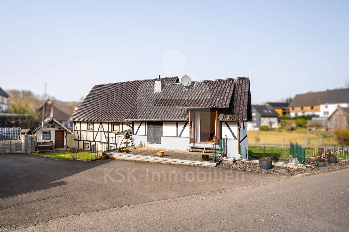 Zweifamilienhaus mit Nebengebäude und Garage!, 51766 Engelskirchen