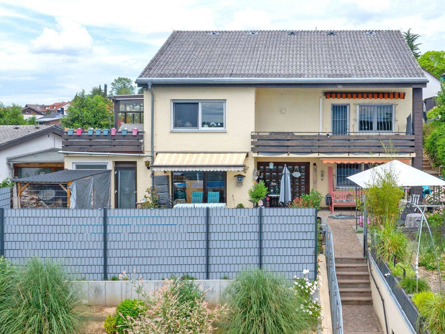 Exklusives Wohnen mit Pool, Panoramablick und außergewöhnlichem Raumangebot in Mauer, 69256 Mauer