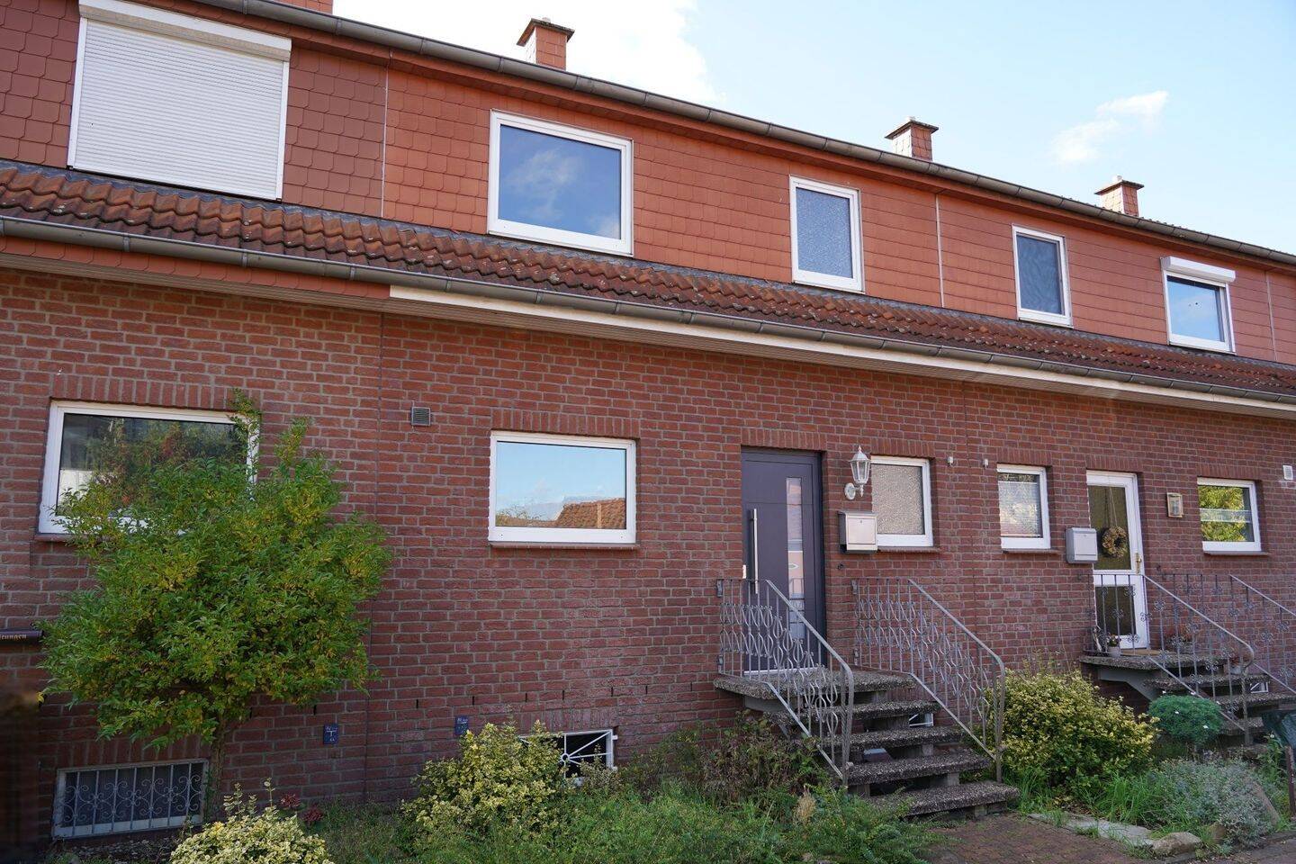 * Attraktive Immobilie mit Garage in Garbsen * – Reihenmittelhaus mit ca. 261 m² Grundstück, 30823 Garbsen
