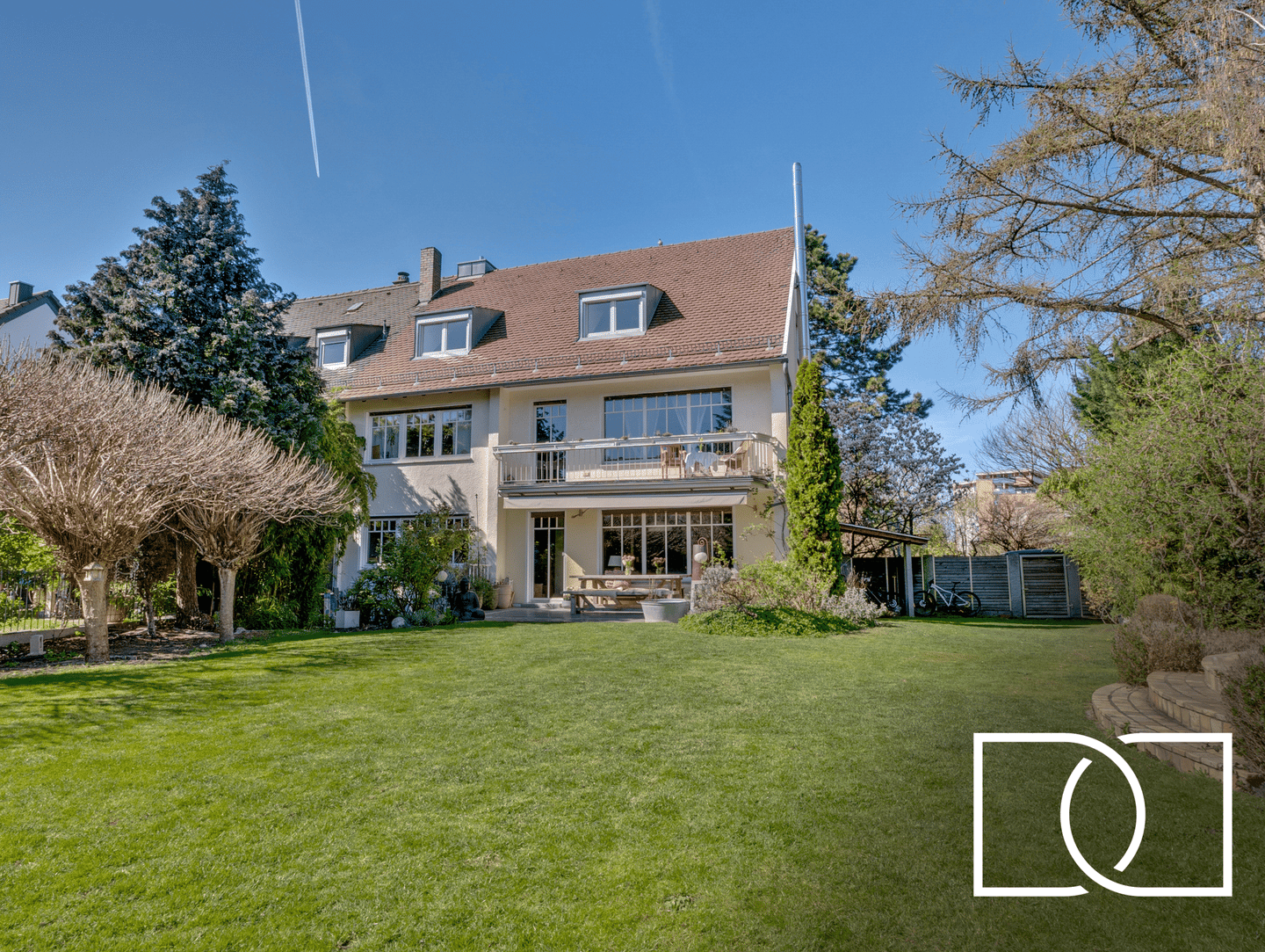 Traumhafte Ruheoase! Elegantes Stadthaus mit 700m² Grundstück, Pool und einzigartigem Garten, 90439 Nürnberg (Großreuth bei Schweinau Schweinau Sankt Leonhard Sündersbühl)