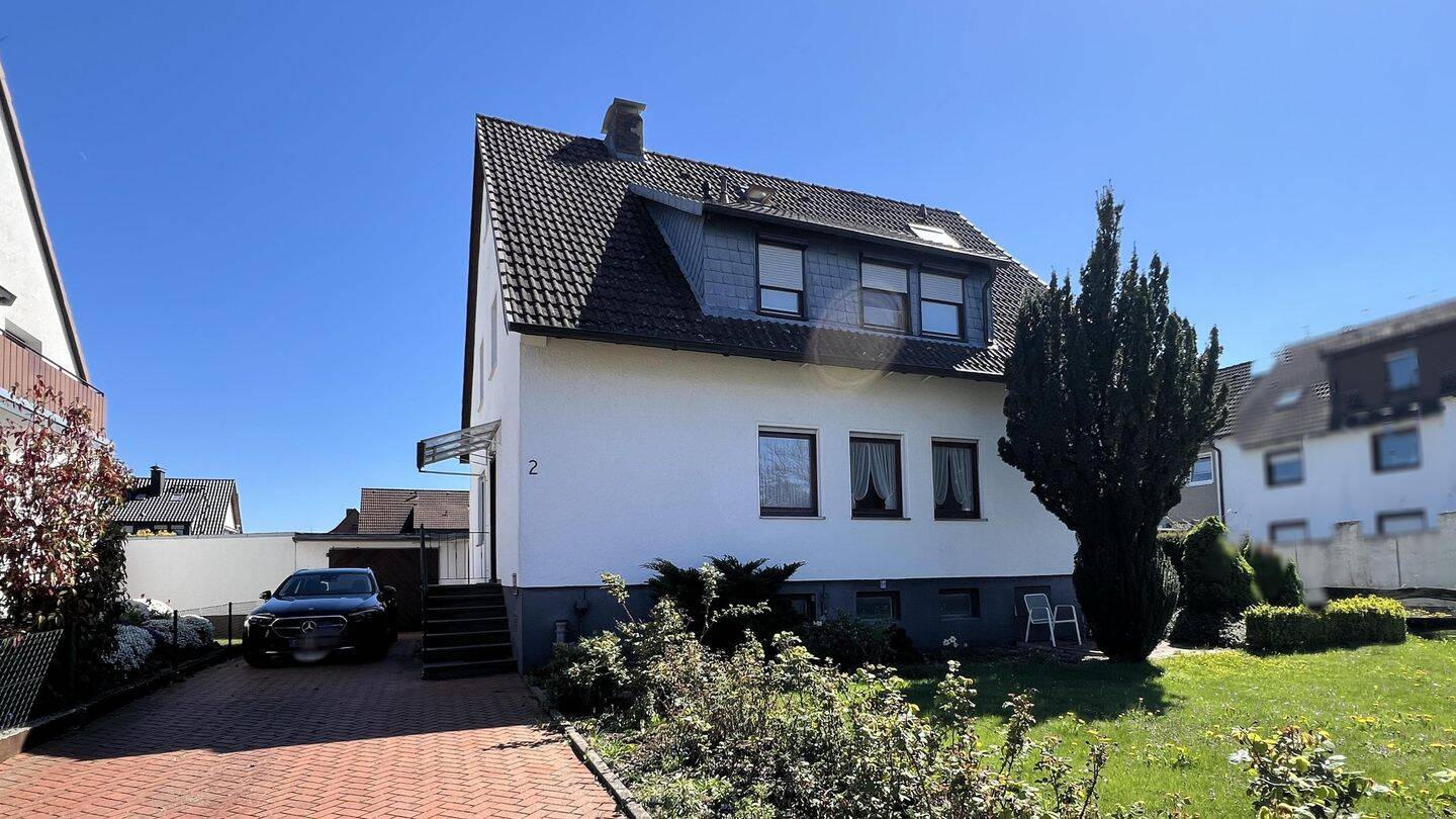 Tündern: Gepflegtes Zweifamilienhaus mit ca.155 m² Wohnfläche und modernisiertem Obergeschoss, großes Grundstück, 31789 Hameln