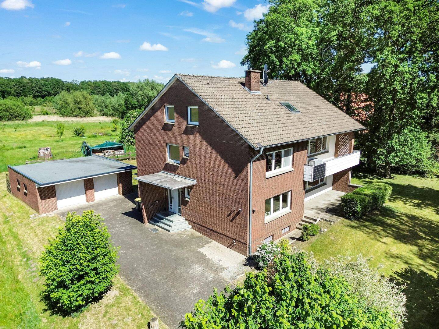 Seltene Gelegenheit in gefragter Lage – Großzügiges Wohnensemble mit Gewerbeoption und großem Garten, 33649 Bielefeld (Brackwede Holtkamp Quelle Ummeln)