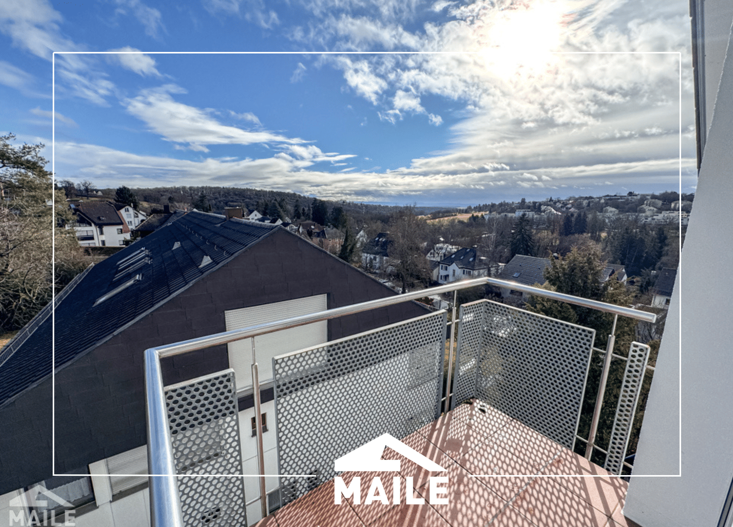 Moderne 2,5 Zimmer Maisonettewohnung mit EBK, Balkon, Loggia und traumhaftem Weitblick, 70599 Stuttgart
