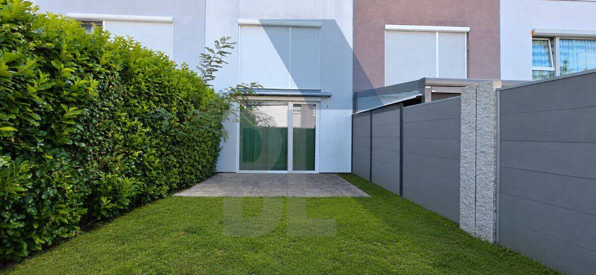 Familienfreundliches Reihenmittelhaus mit Garten, Terrasse und Carport in Heilbronn-Sontheim, 74081 Heilbronn (Horkheim Klingenberg Sontheim)