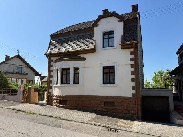 Schönes Wohngebäude mit 6 Zimmern in Friedrichsthal, 66299 Friedrichsthal