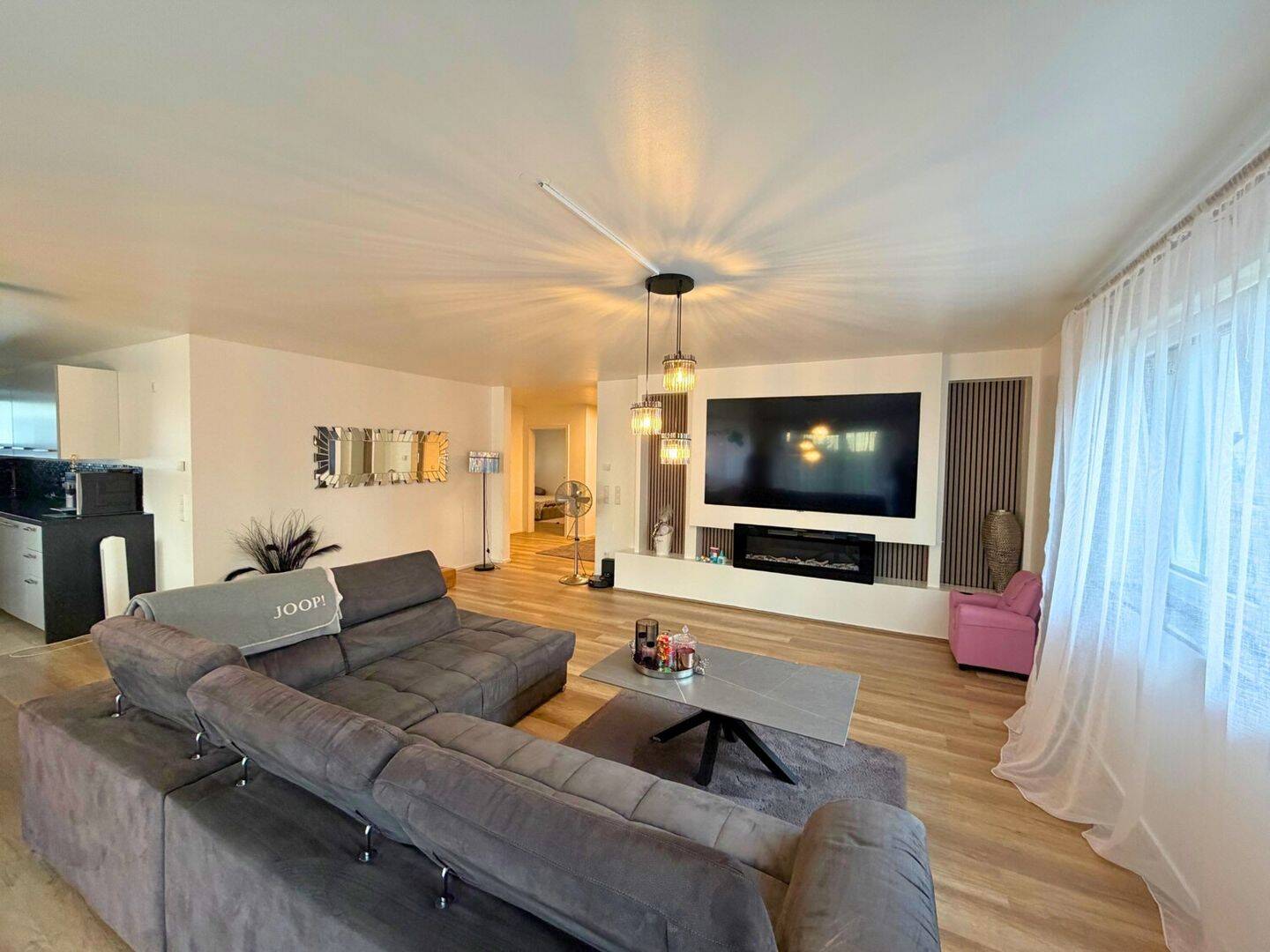 Exklusive 4-Zimmer-Wohnung mit Aufzug und Tiefgaragenstellplatz!, 73066 Uhingen