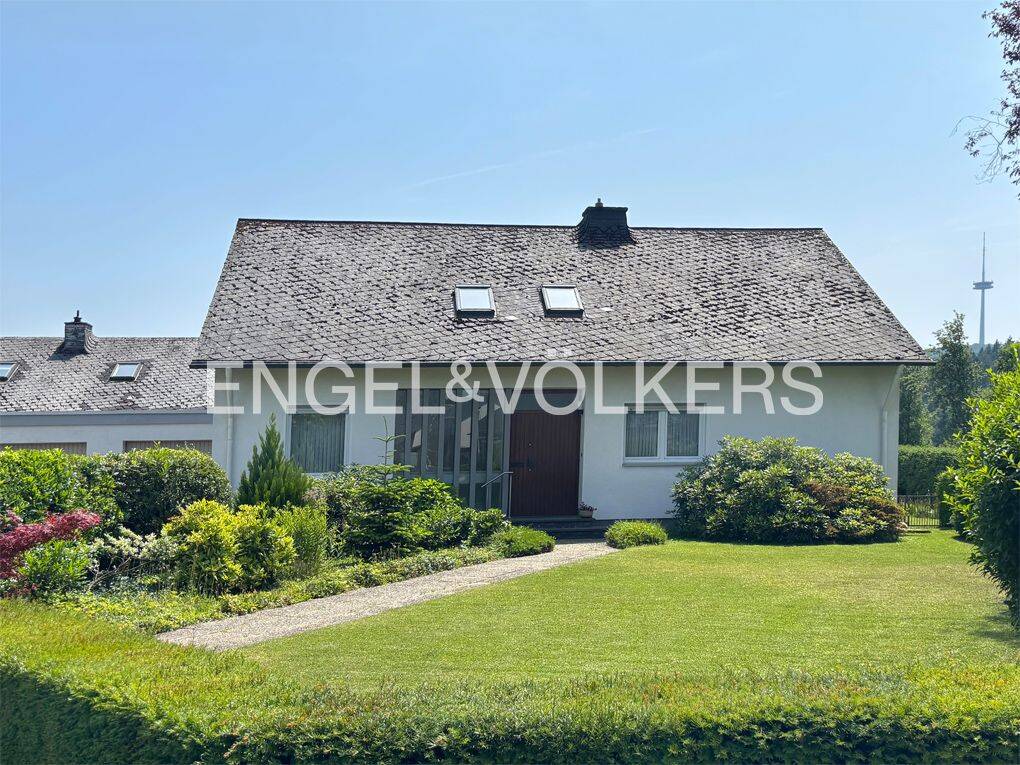 Einfamilienhaus mit großem Garten und Garage in bester Lage, 56075 Koblenz (Karthause Mitte Oberwerth Stolzenfels Süd)