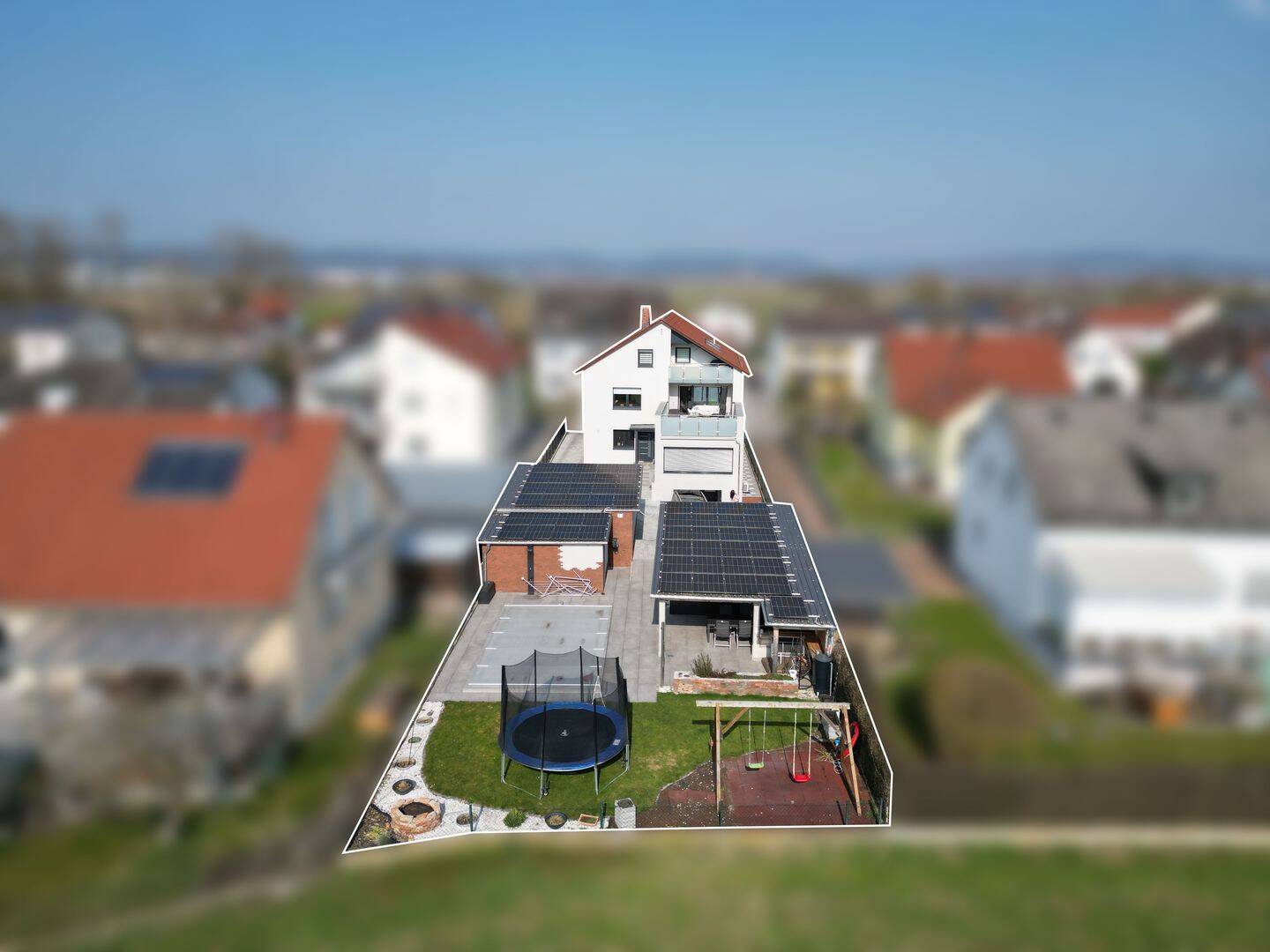 Luxus-MFH in Regensburg – kernsaniert, Garten, Pool & PV-Anlage auf Neubauniveau!, 93055 Regensburg (Brandlberg-Keilberg Burgweinting-Harting Innenstadt Ostenviertel Schwabelweis)