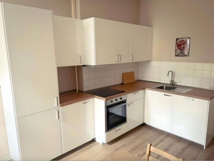 Das Zimmer ist mit einem Einzel-Boxspringbett mit feiner Bettwäsche ausgestattet. Zusätzlich zu Ihrem eigenen Zimmer haben Sie eine geräumige Küche mi, 52070 Aachen