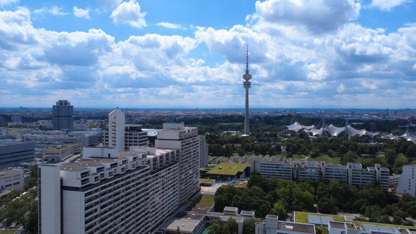 Ein Zuhause über den Dächern Münchens – Luxuriöse Penthouse-Maisonette im Olympischen Dorf, 80809 München (Milbertshofen-Am Hart Neuhausen-Nymphenburg Schwabing-West)
