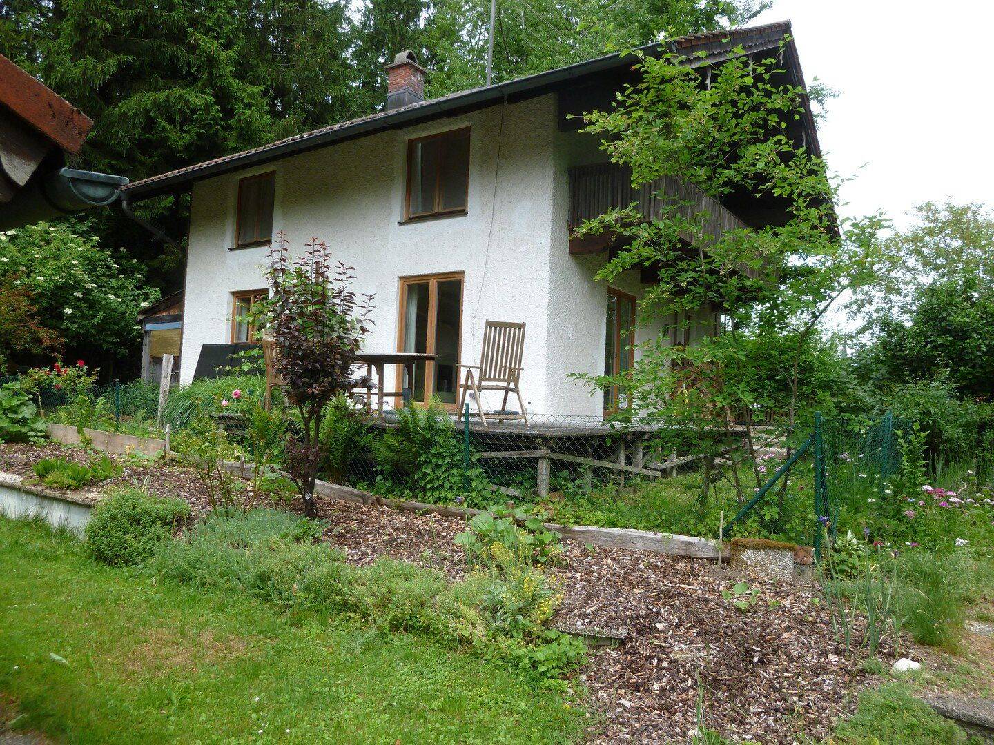 Für Naturliebhaber: renoviertes Haus Nähe Chiemsee, fast Alleinlage + Bergblick, 83236 Übersee